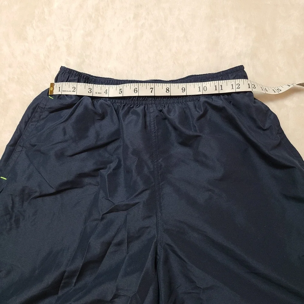 VTG NIKE gym Shorts Medium Mesh Lining Swim Trunks Swoosh Logo Pockets
